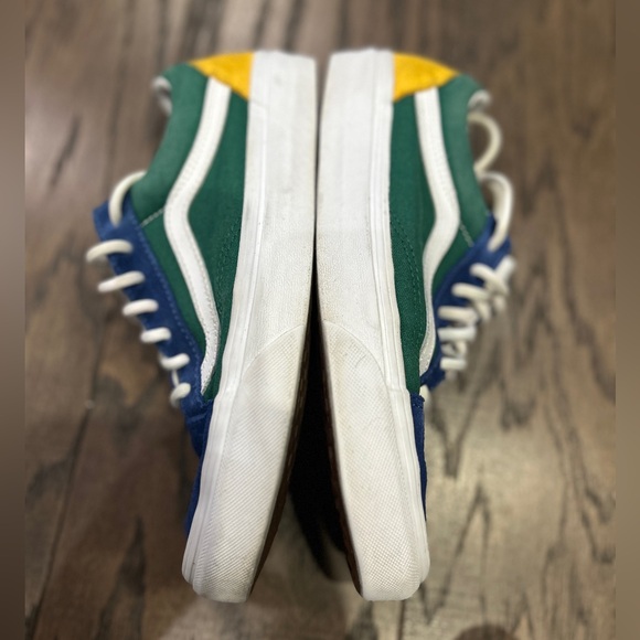 Vans - Picture 7 of 11